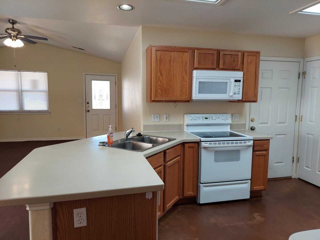 2003A Bluebonnet Dr - Photo 3 of 9