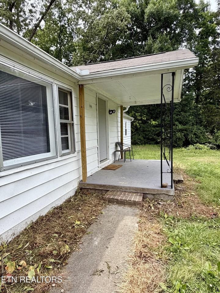 1414 Daresa Ln - Photo 2 of 13