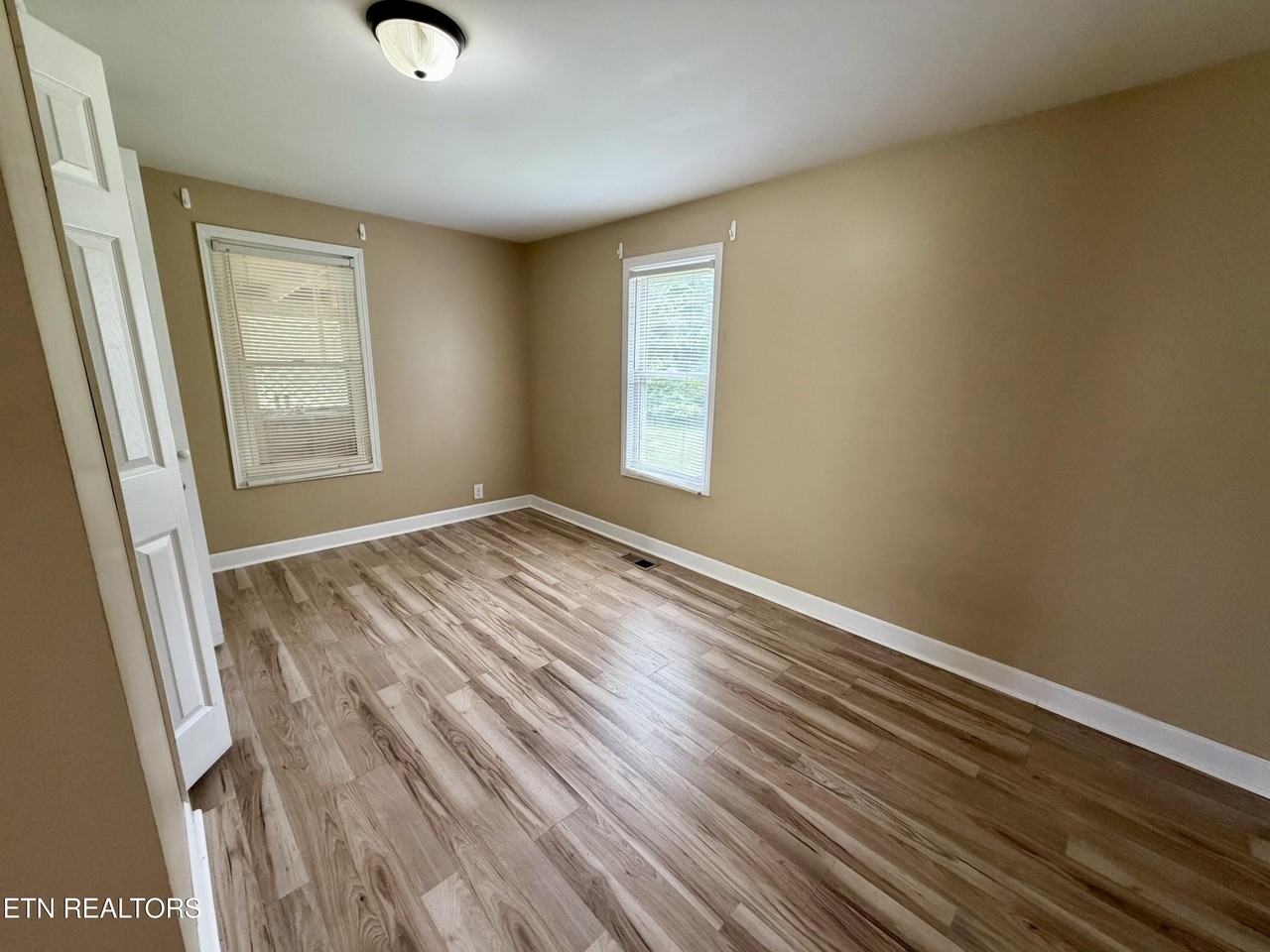 1414 Daresa Ln - Photo 5 of 13