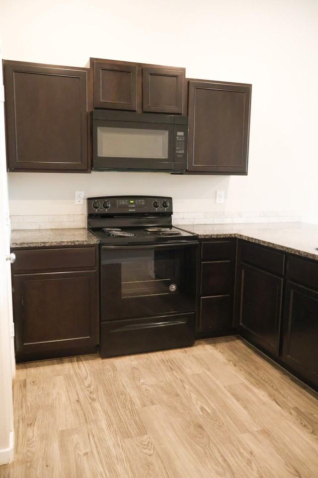 7043 96th St #A - Photo 5 of 18
