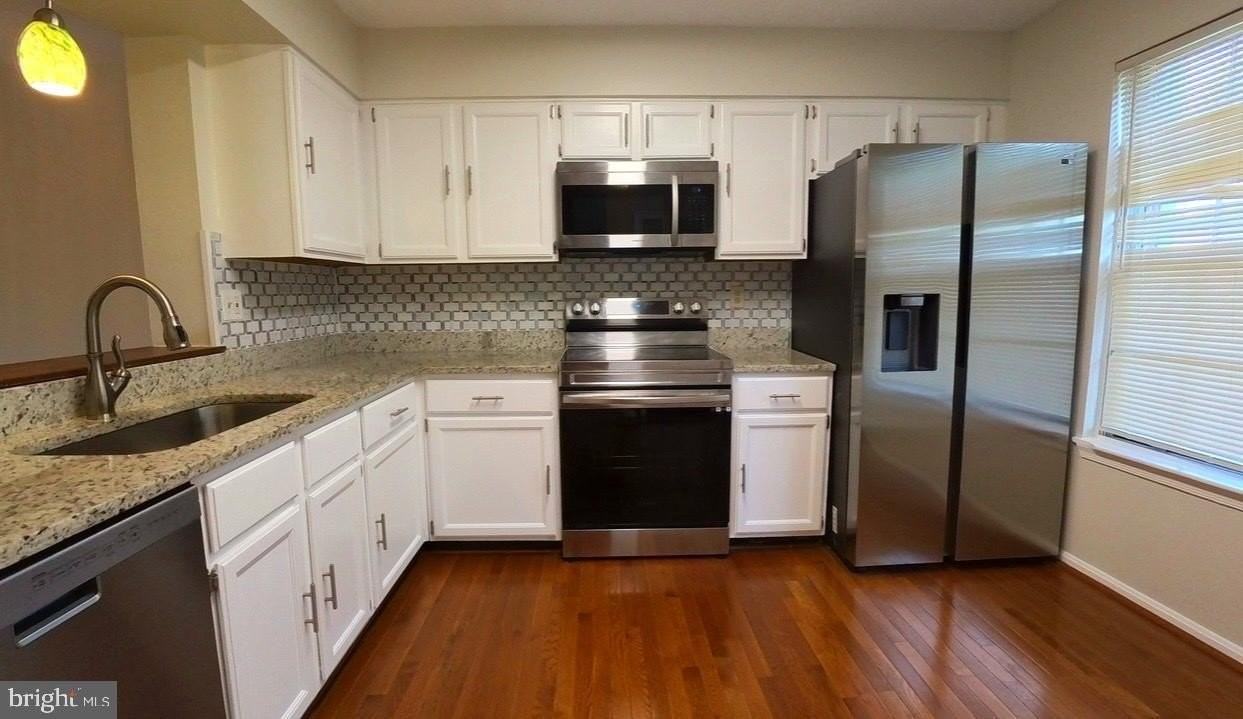 11747 Lone Tree Ct - Photo 4 of 31