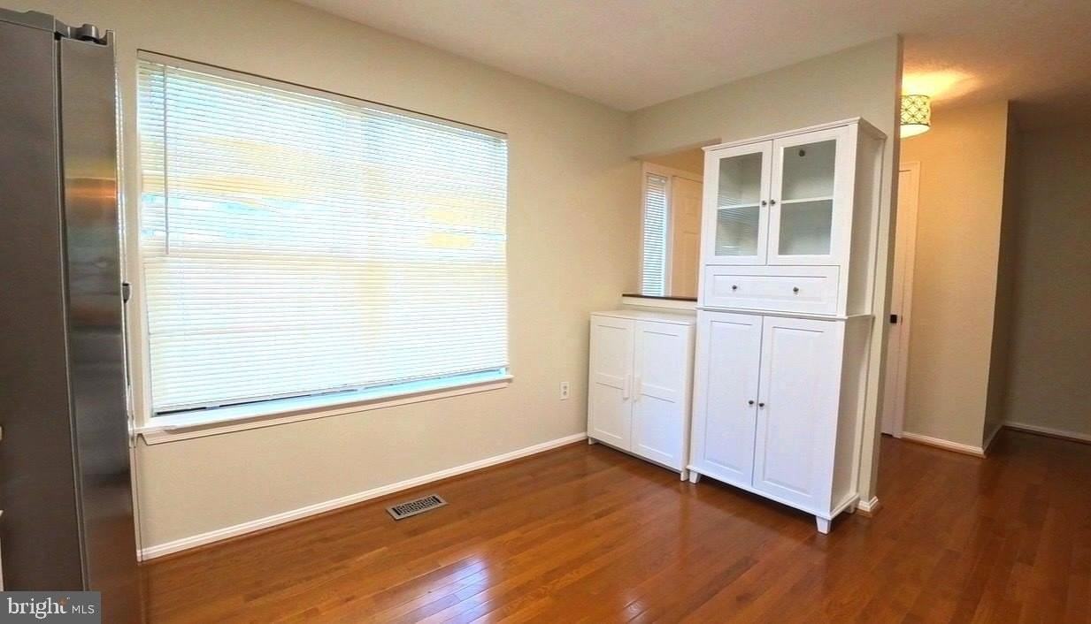 11747 Lone Tree Ct - Photo 5 of 31
