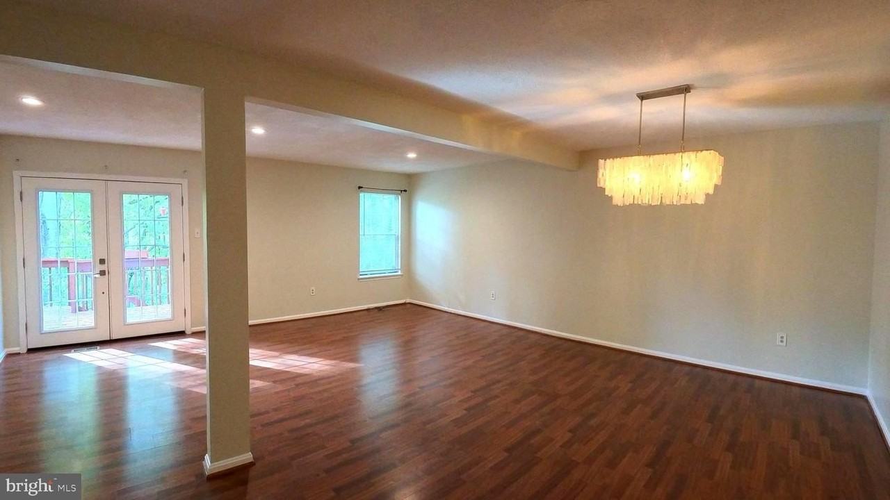 11747 Lone Tree Ct - Photo 7 of 31