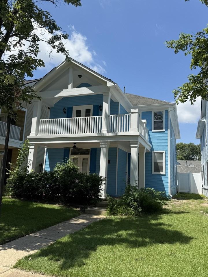 1173 Island Pl E