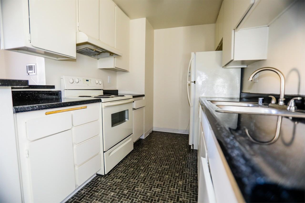 Balboa Fountains Apartments - Photo 4 of 24