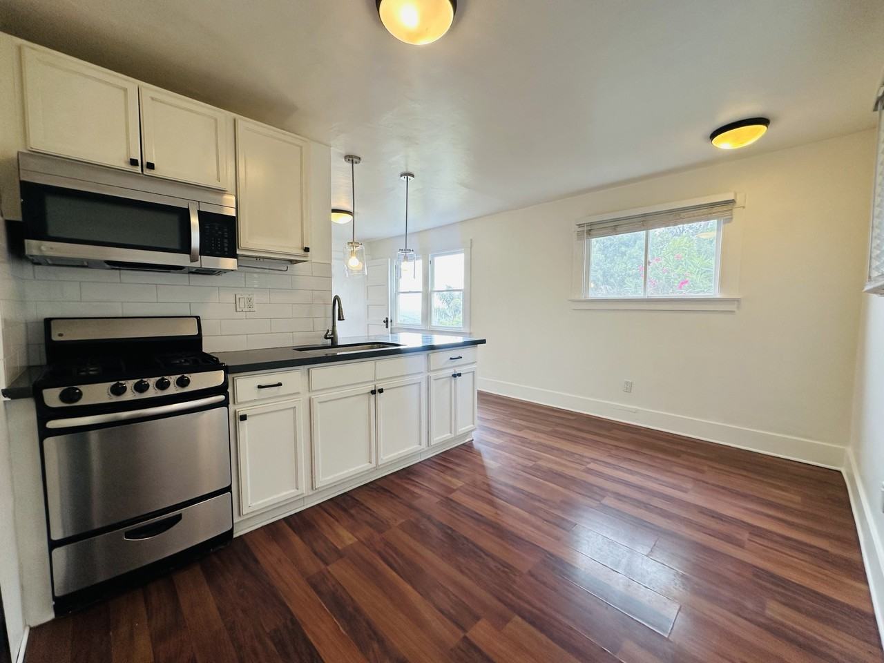 1826 Loma Street - Photo 4 of 9