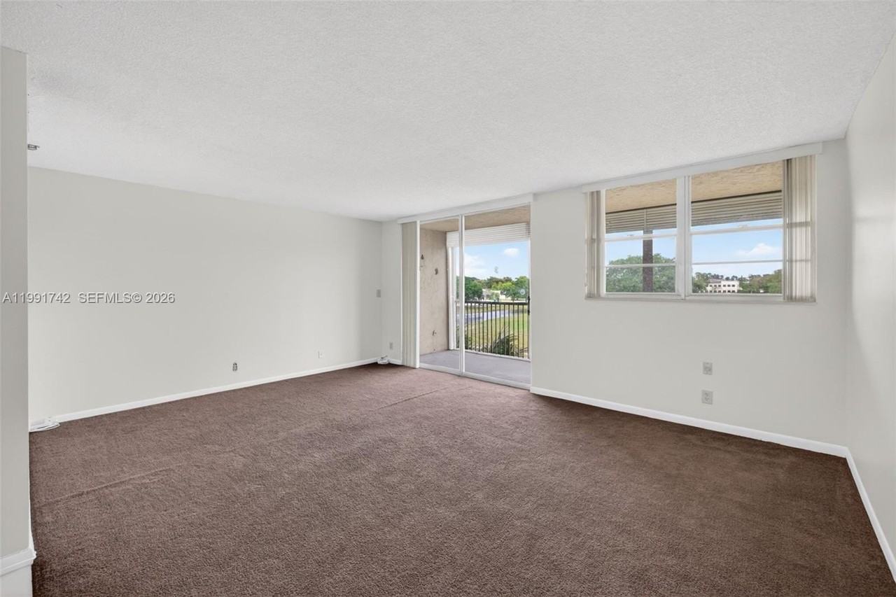 3100 W Rolling Hills Cir #303