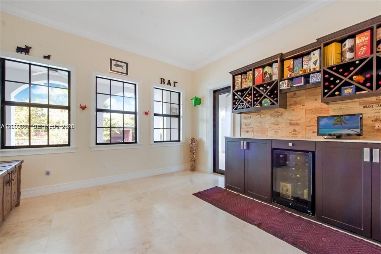 1151 S Alhambra Cir - Photo 4 of 20