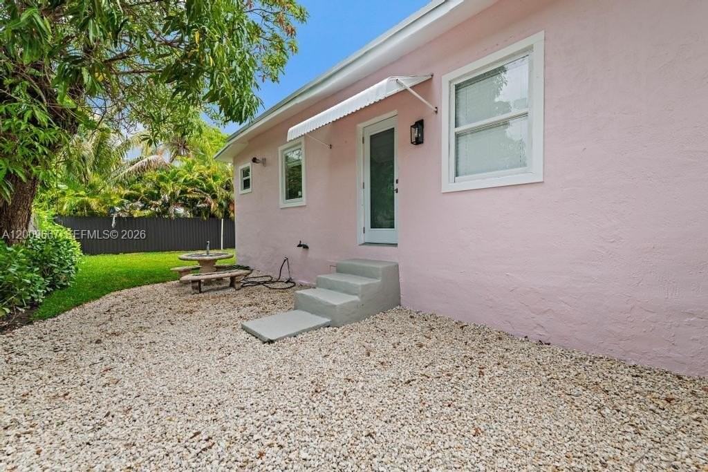3759 Florida Ave - Photo 5 of 36