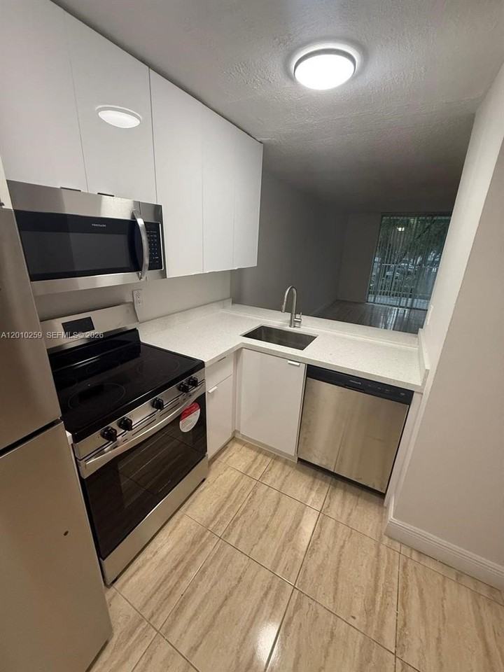 496 Nw 165th Street Rd #D210 - Photo 5 of 17