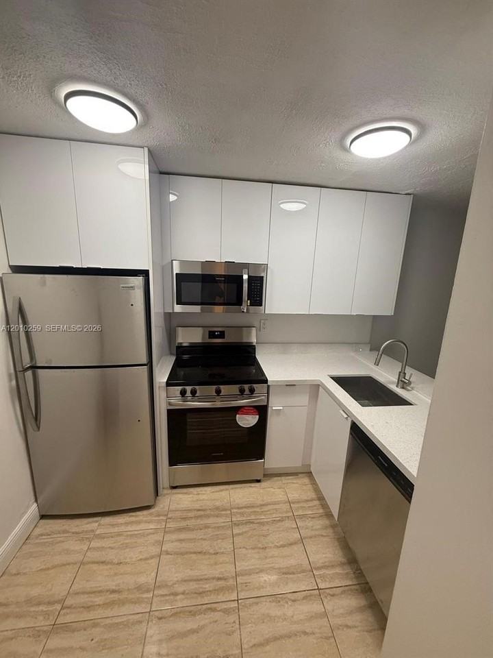 496 Nw 165th Street Rd #D210 - Photo 7 of 17