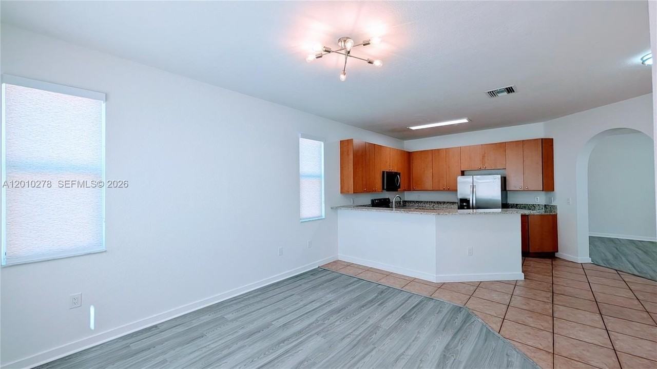 2151 Ne 37th Ter - Photo 6 of 50