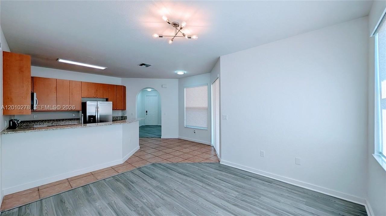 2151 Ne 37th Ter - Photo 7 of 50