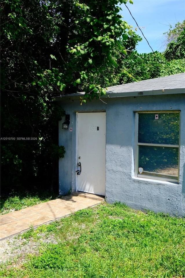 1455 Ne 146th St #B - Photo 2 of 14