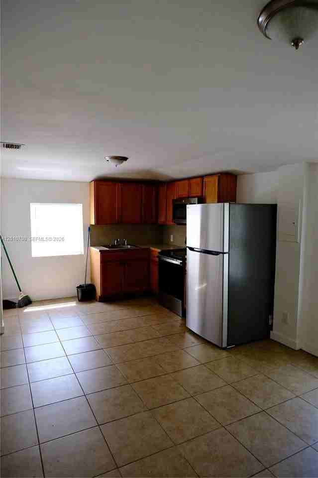 1455 Ne 146th St #B - Photo 3 of 14