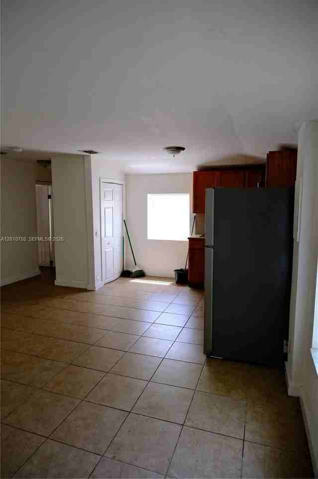 1455 Ne 146th St #B - Photo 4 of 14