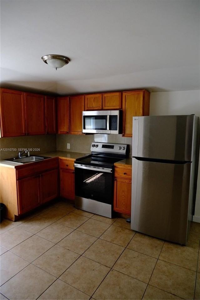 1455 Ne 146th St #B - Photo 6 of 14