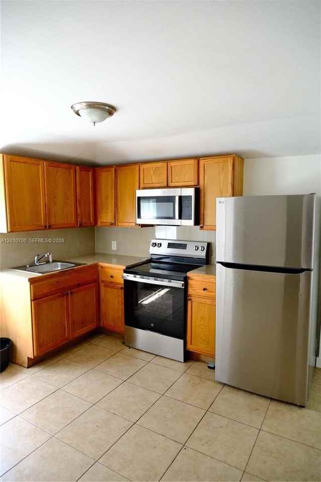 1455 Ne 146th St #B - Photo 7 of 14