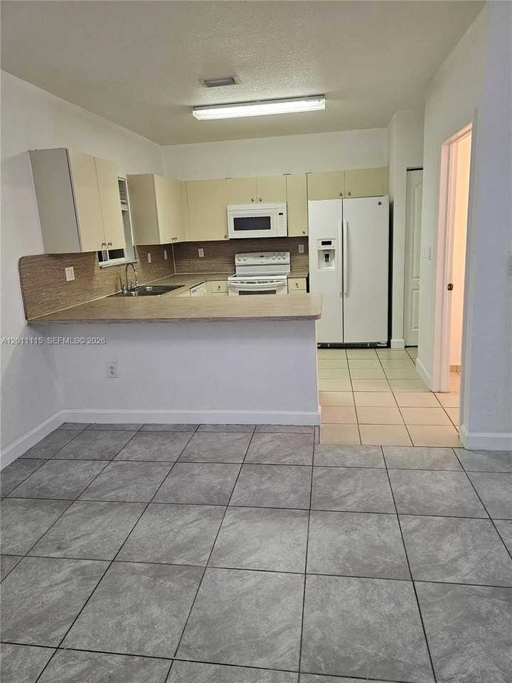 8518 Sw 214th Way #8518 - Photo 3 of 7