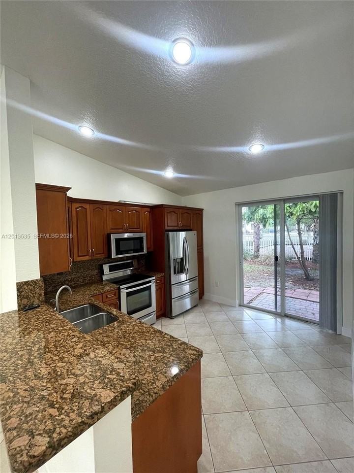 18743 Sw 27th St #18743 - Photo 6 of 21
