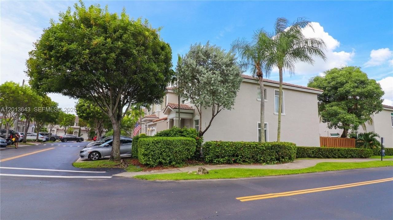 5662 Nw 112th Ct - Photo 6 of 43