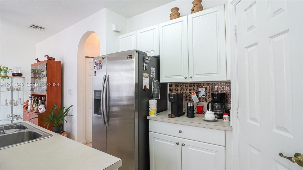 5662 Nw 112th Ct - Photo 7 of 43