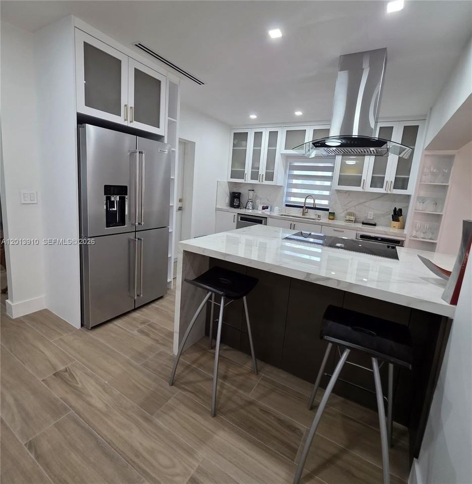1015 Pizarro St - Photo 4 of 11