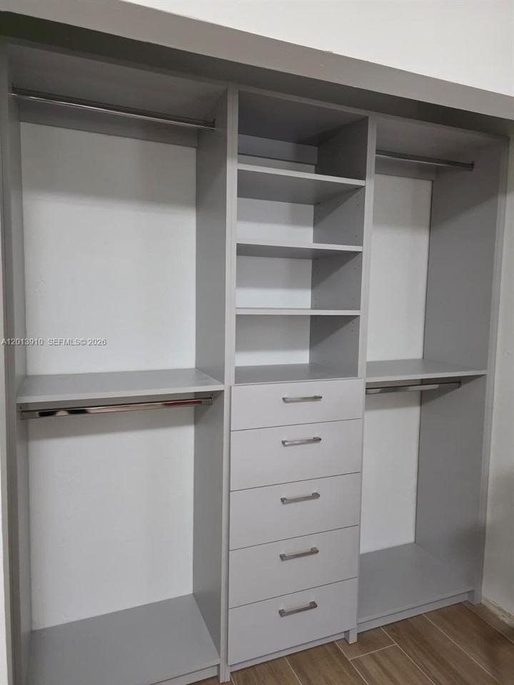 1015 Pizarro St - Photo 6 of 11