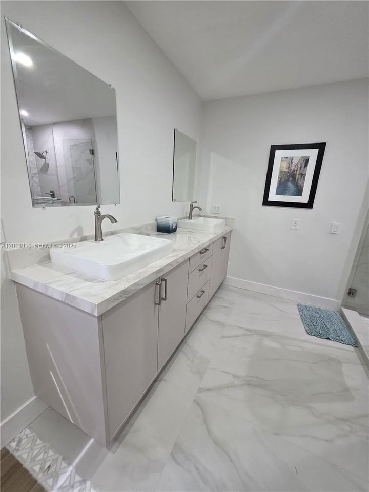 1015 Pizarro St - Photo 7 of 11