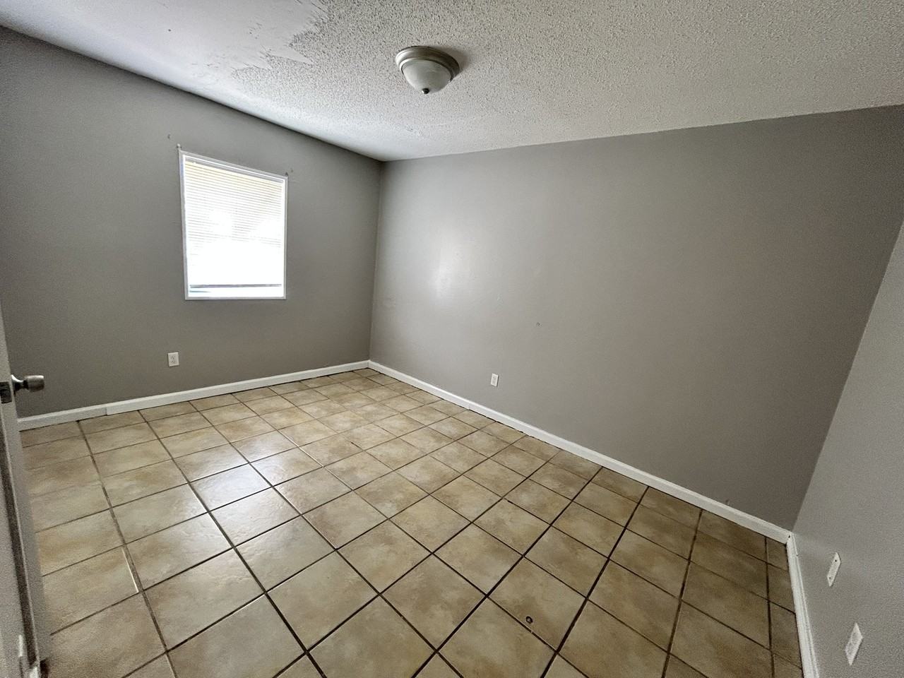 1600 Brentwood Drive - Photo 5 of 8