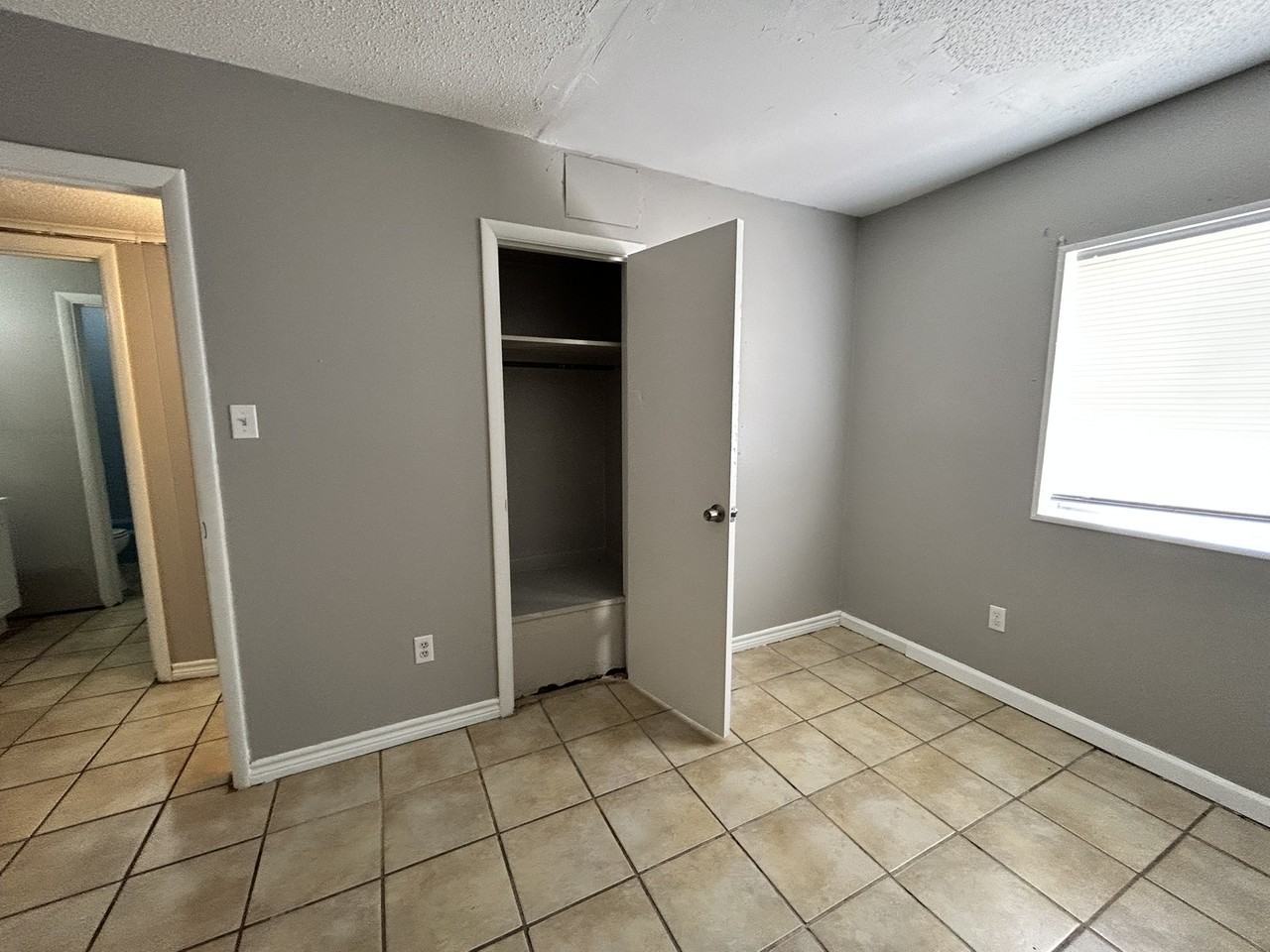 1600 Brentwood Drive - Photo 6 of 8