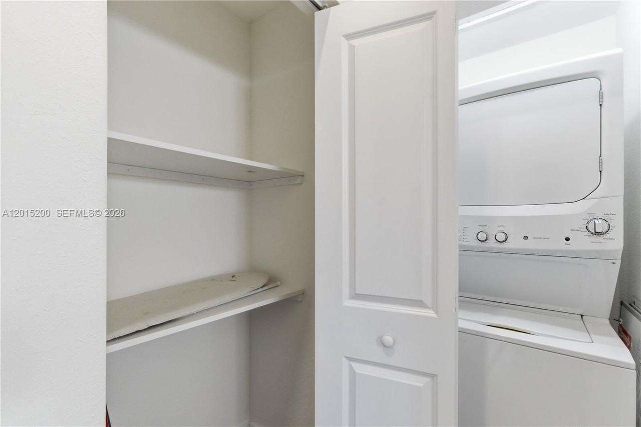 830 Se 14th St #2 - Photo 7 of 26