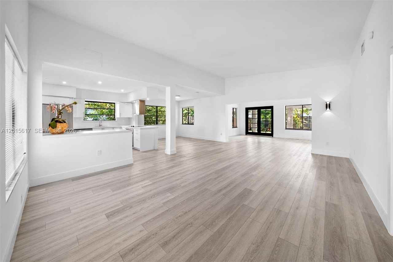 7525 Adventure Ave - Photo 2 of 50