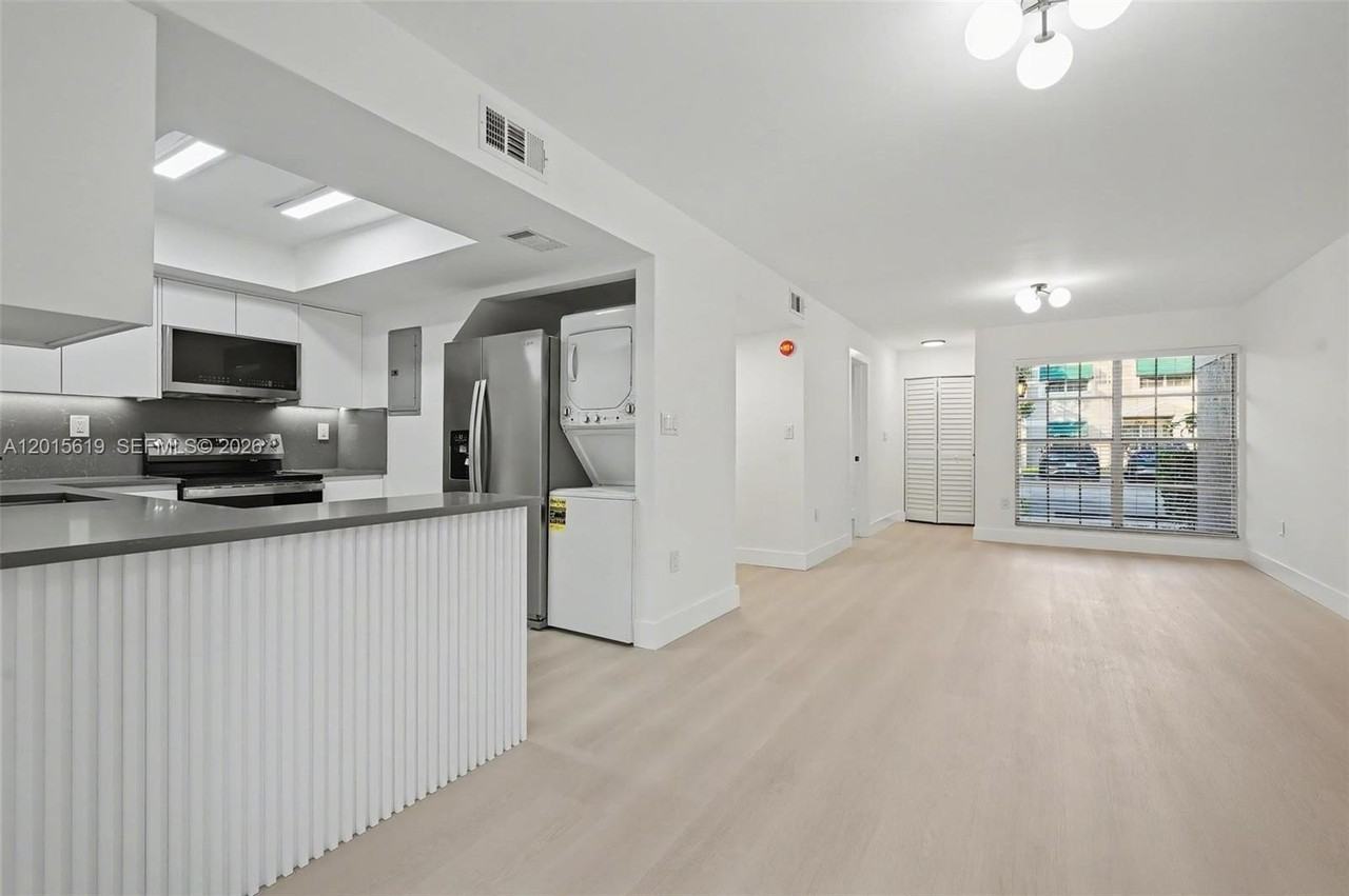 12224 Sw 52nd Pl - Photo 2 of 32