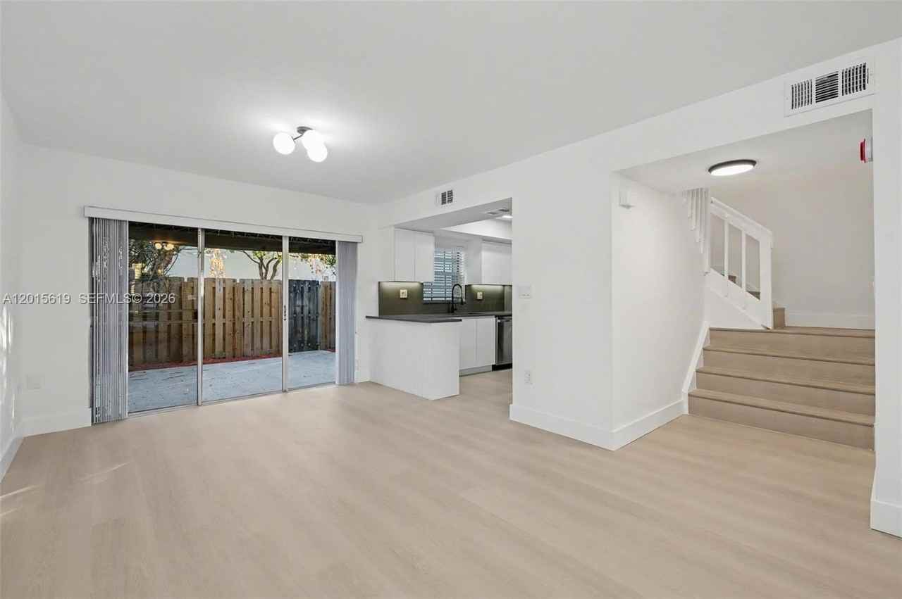 12224 Sw 52nd Pl - Photo 4 of 32