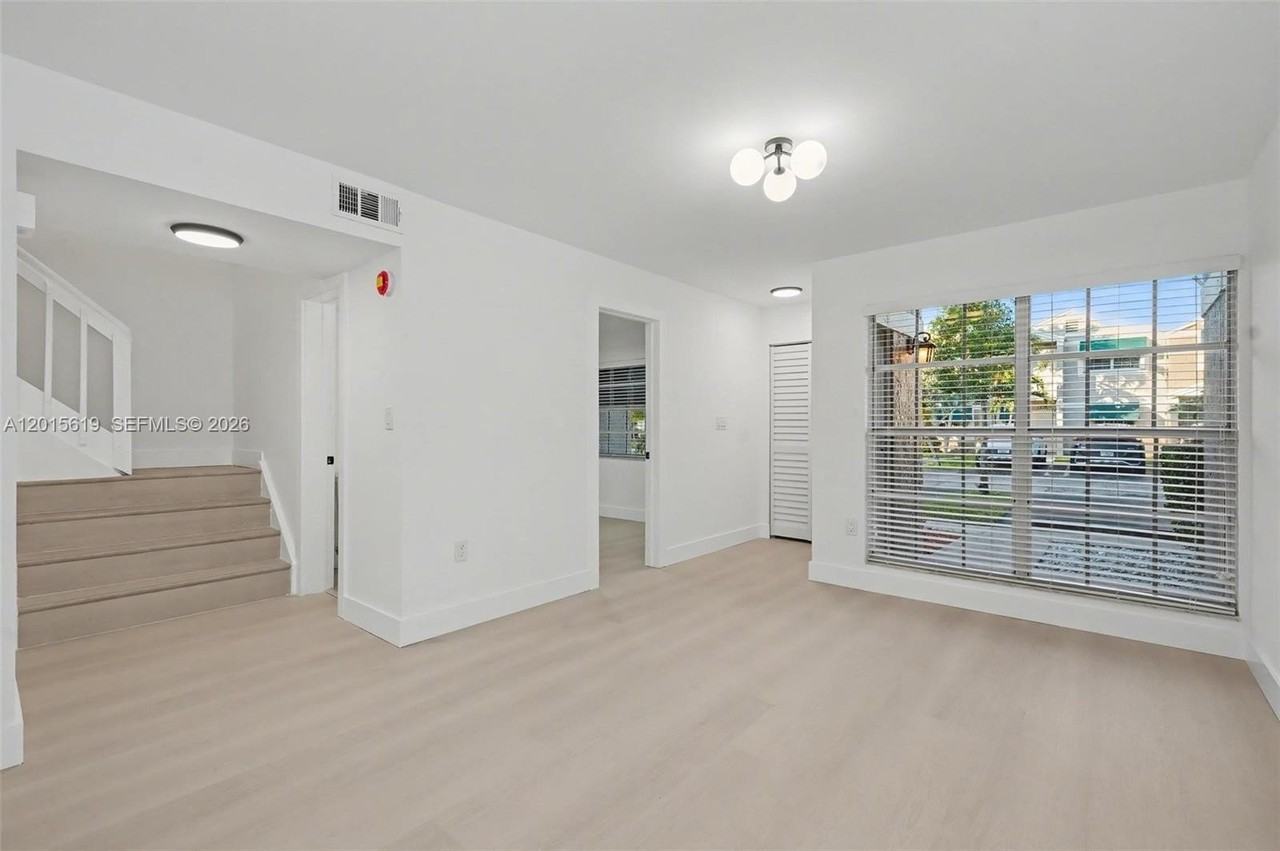 12224 Sw 52nd Pl - Photo 5 of 32