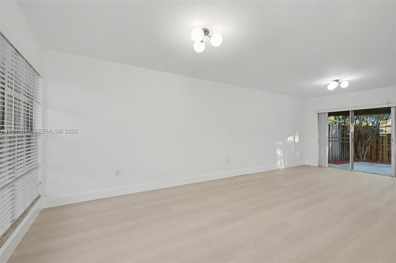 12224 Sw 52nd Pl - Photo 7 of 32
