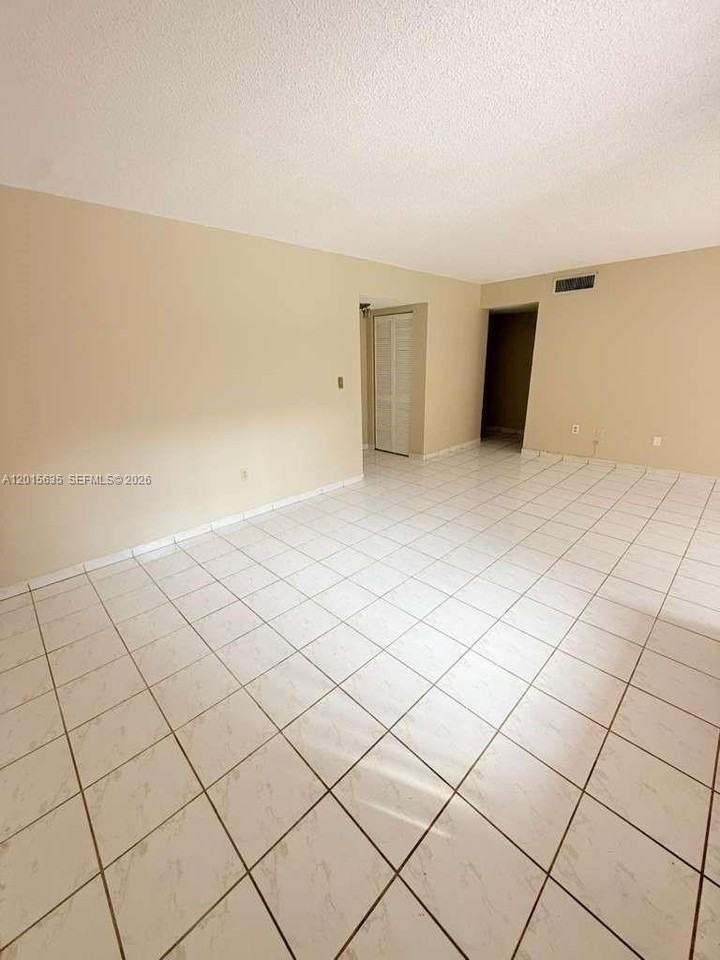445 W Park Dr #106-4 - Photo 3 of 18