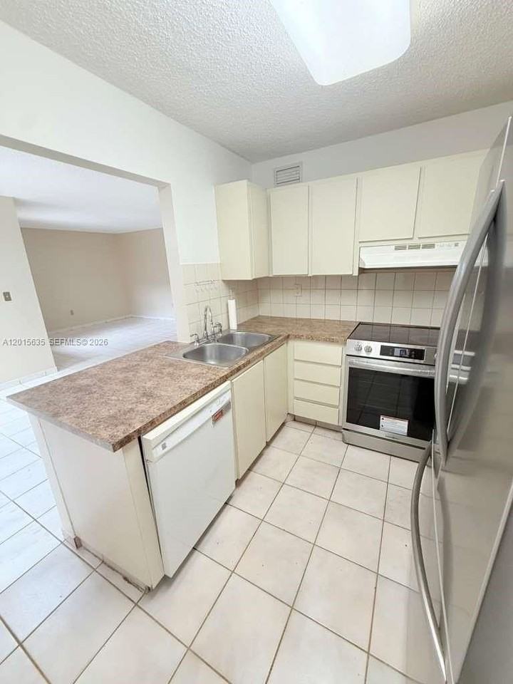 445 W Park Dr #106-4 - Photo 6 of 18