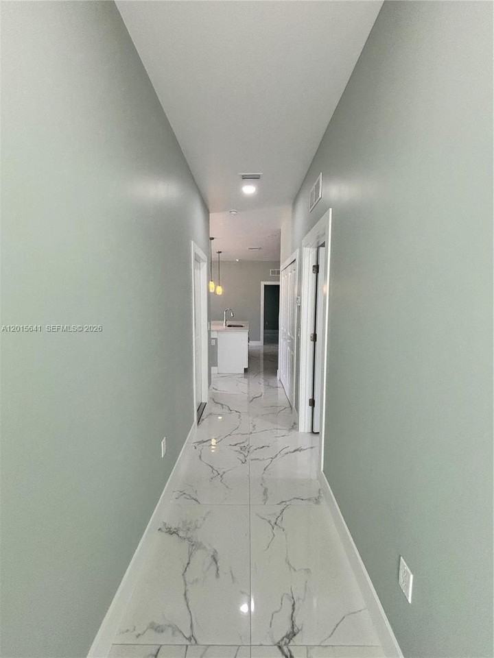 1006/1008 W 12TH ST #B - Photo 3 of 33