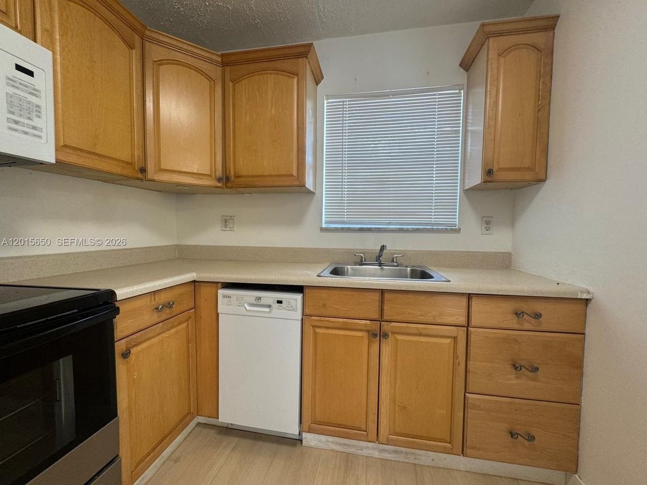 4122 Sw 61st Ave #8 - Photo 5 of 14