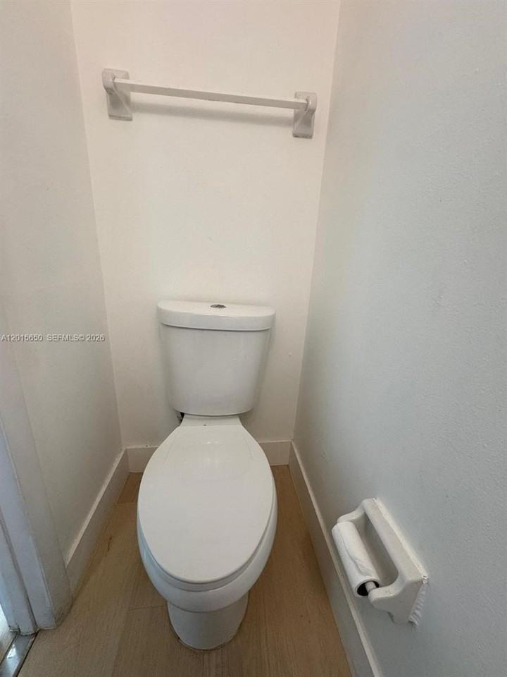 4122 Sw 61st Ave #8 - Photo 6 of 14