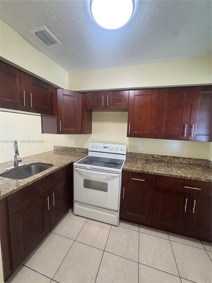 1101 W Prospect Rd #4 - Photo 5 of 19