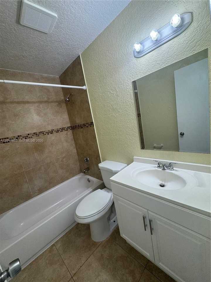 1101 W Prospect Rd #4 - Photo 7 of 19
