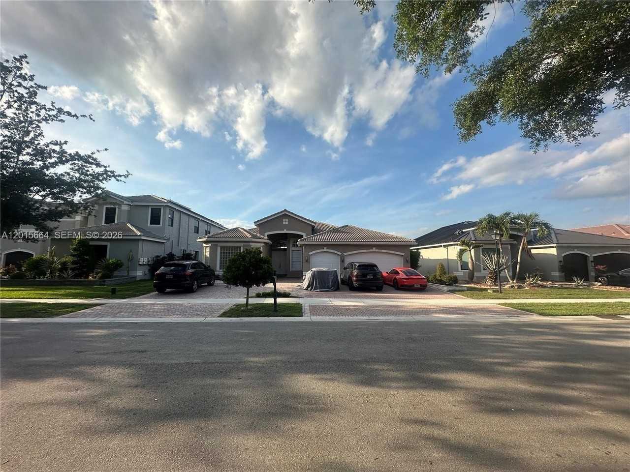 18571 Sw 44th St - Photo 2 of 36
