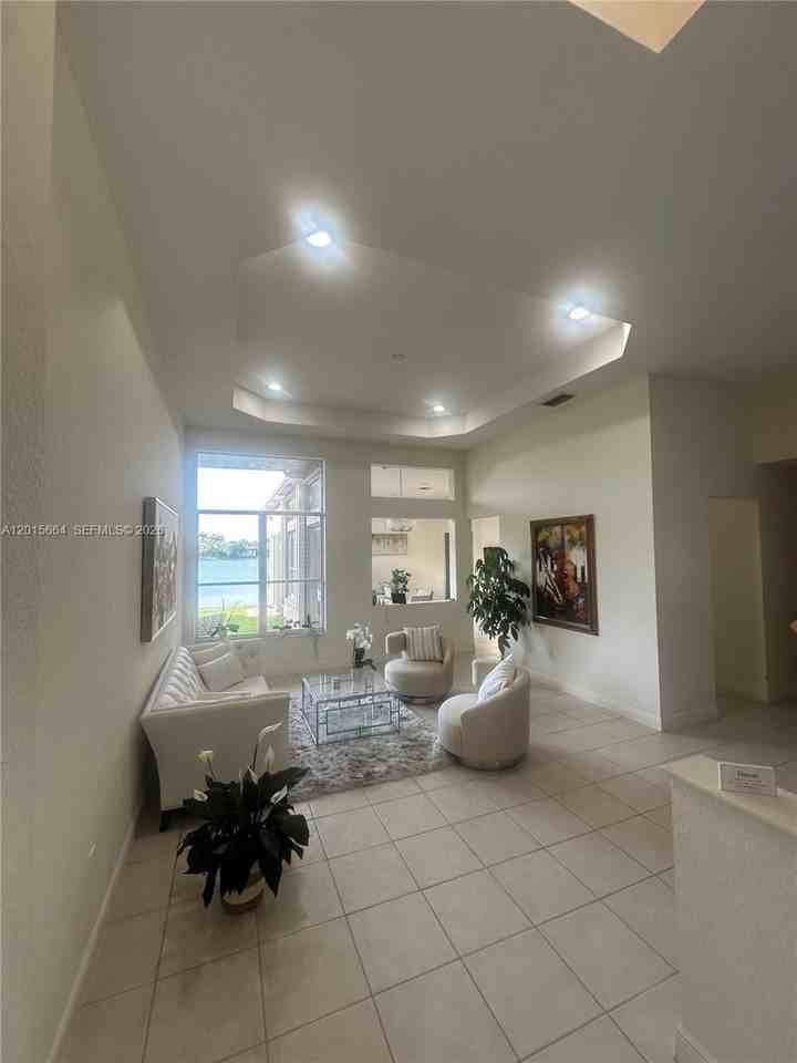 18571 Sw 44th St - Photo 4 of 36