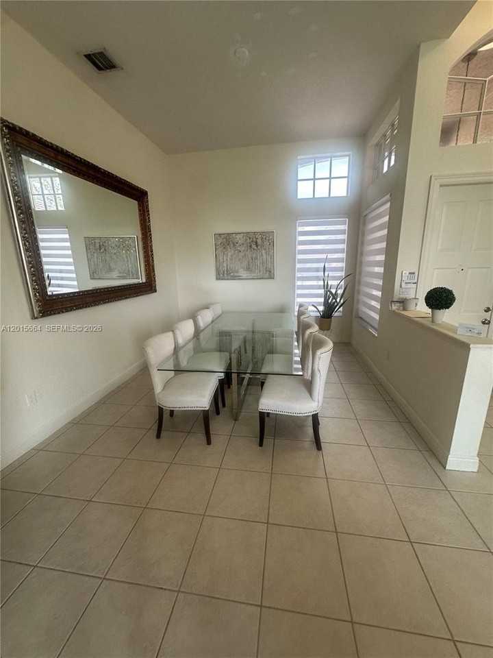 18571 Sw 44th St - Photo 7 of 36