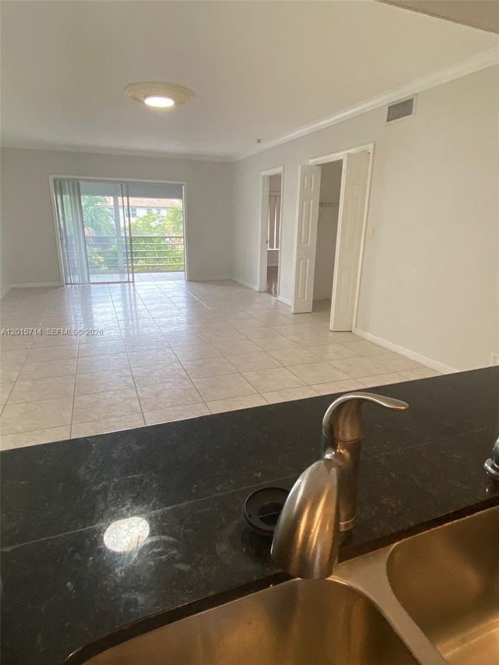 4291 Nw 9th Ave #202 - Photo 6 of 27