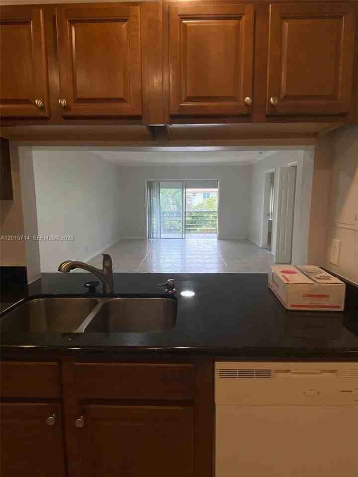 4291 Nw 9th Ave #202 - Photo 7 of 27