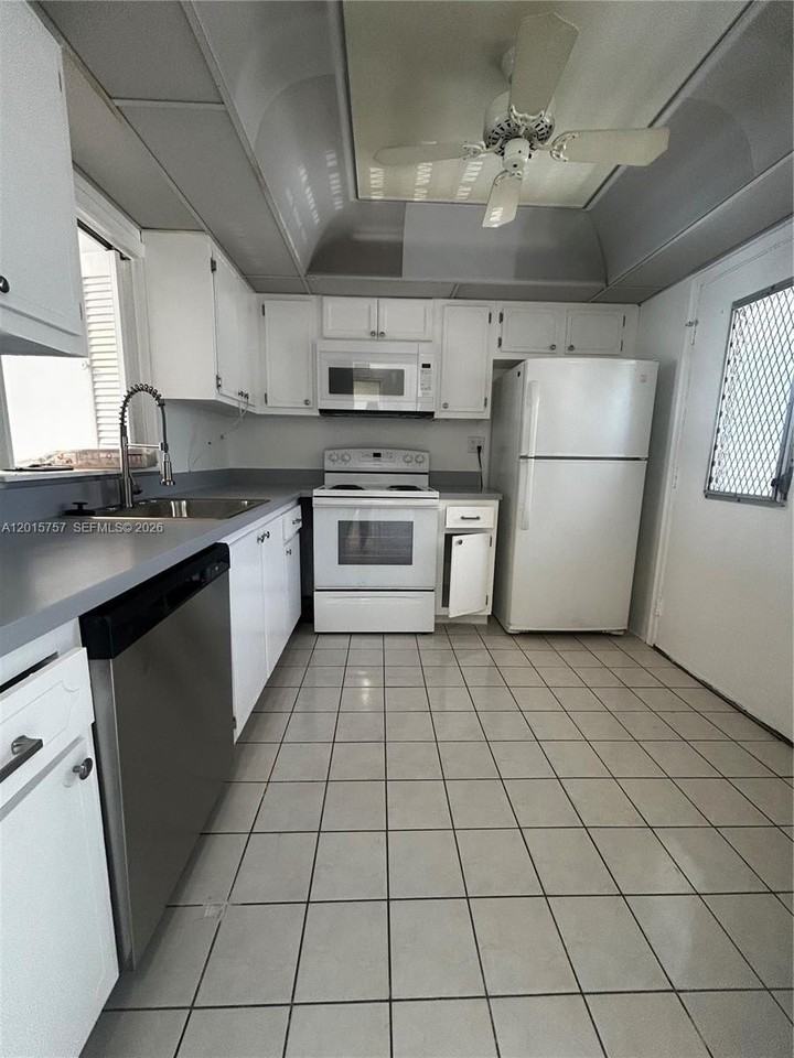 3849 Ne 169th St #204 - Photo 5 of 28